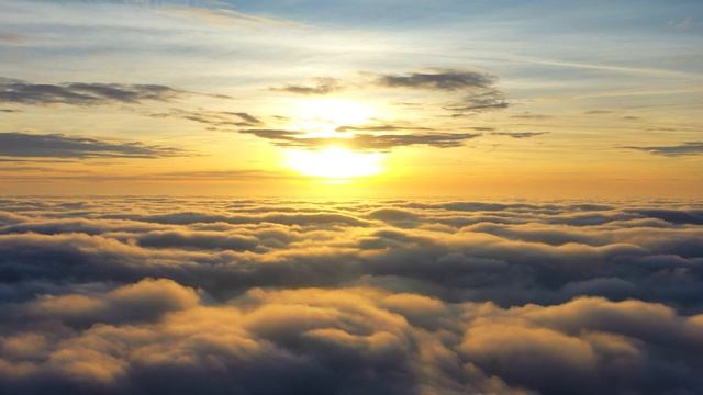 OVER THE CLOUDS 4K - DRONE DJI MAVIC 2 PRO смотреть онлайн