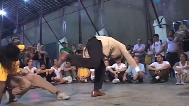 Capoeira video: Mestre Leopoldina e Célio Gomes смотреть онлайн