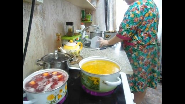 грибной суп с курицей и винегрет. смотреть онлайн