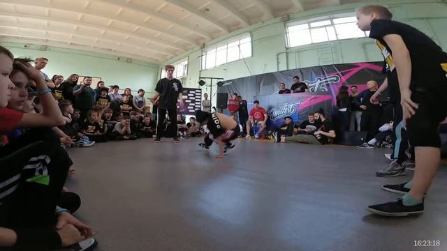 "Point"\"Жук" vs "MIHA"\"Looky" |1\8| 2 vs 2 FULL RANDOM |"UNIFEST 7"| 05.05.19 смотреть онлайн