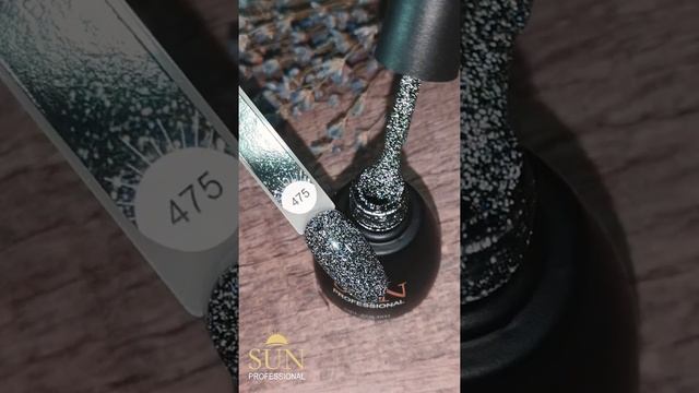 Гель лак SUN Professional №475 Светоотражающий (Серо-зеленый) смотреть онлайн