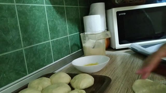 Ароматная вкусная сдоба нельзя остановиться просто обьеденье смотреть онлайн