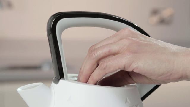 Morphy Richards - Prism White Traditional Kettle & White Four Slice Toaster (108102 & 248102) смотреть онлайн
