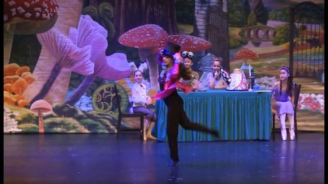 Alice in Wonderland - Tea Party + Mad Hatter смотреть онлайн