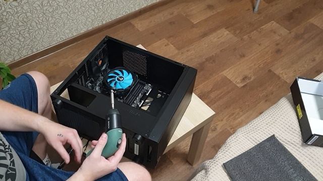 Тяжко держать планку... || Видеообзор Юзера на Thermaltake Versa H17 смотреть онлайн