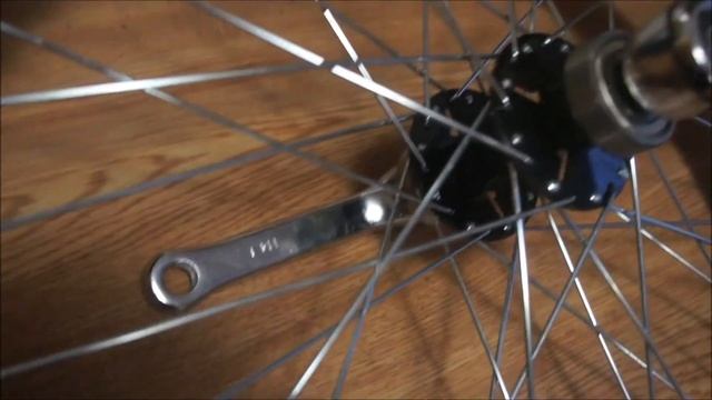 Qu-Ax Luxus 20" распаковка и сборка уницикла смотреть онлайн