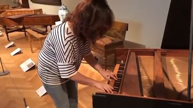 The world's oldest piano built by Bartolomeo Cristofori (1720) смотреть онлайн