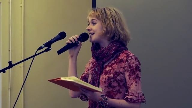 Стефания Данилова читает свои стихи в СПбГУ смотреть онлайн