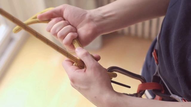Climbing tips: ESCAPE BELAY! (Part 1: Tying off your belay device) смотреть онлайн