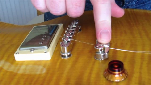 How to Top Wrap strings on a guitar with Tune-o-matic bridge and Stopbar Tailpiece - Ginger Lefty смотреть онлайн