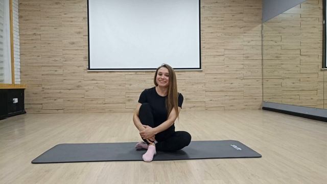 Видеоотзыв о занятии в студии растяжки "Селфи на шпагате" Алены Романовой смотреть онлайн