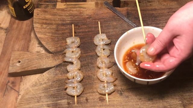 Креветки ?| Скампи в медово-чесночном соусе на сковородке. Готовится быстро, съедается ещё быстрее! смотреть онлайн