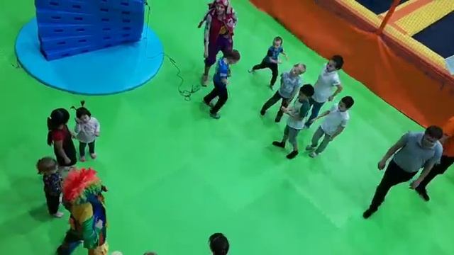 Зона гравитации (развлечения с аниматорами) смотреть онлайн