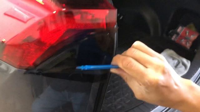 HOW TO TINT TAILLIGHT// RAV4 TAIL LIGHT TINTING USING ORACAL 8300 DARK SMOKE PERFORMANCE TINT смотреть онлайн