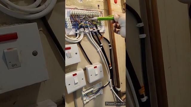 Boiler control upgrade. Smart Hive thermostat installation. Honeywell, Salus to Hive smart controls смотреть онлайн