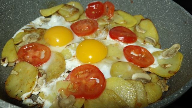 У ВАС ЕСТЬ😋 ТРИ КАРТОШКИ,ДВА ЯЙЦА😋 ,ЖМЕНЯ ГРИБОВ И ОДИН ПОМИДОР😋ТОГДА ПРИГОТОВТЕ ЭТО🤗😋 смотреть онлайн