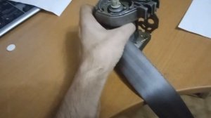 Как достать ремень безопасности Шарана из катушки