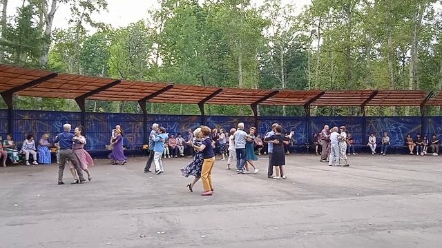 Коллектив Давайте потанцуем смотреть онлайн