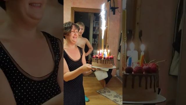 Торт, свечки, день рождения смотреть онлайн