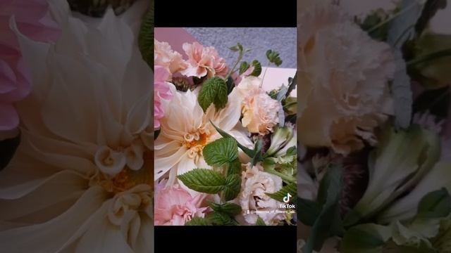 Совсем скоро ? Сезон Георгинов и Гладиолусов ? #весна #flower #букет #москва #цветы смотреть онлайн