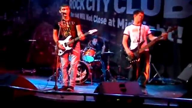 3.5 Метра - Солнце, извини (live in Rock-city club).mp4 смотреть онлайн