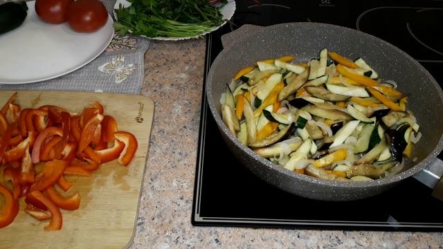 Рецепт: «Хрустящие овощи с лапшой и проростками» смотреть онлайн