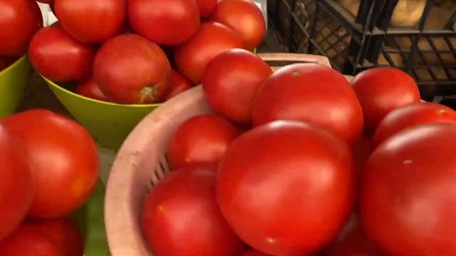 Астрахань 2020 // "Смешные" сезонные цены на помидоры в конце июля на рынке Большие Исады смотреть онлайн