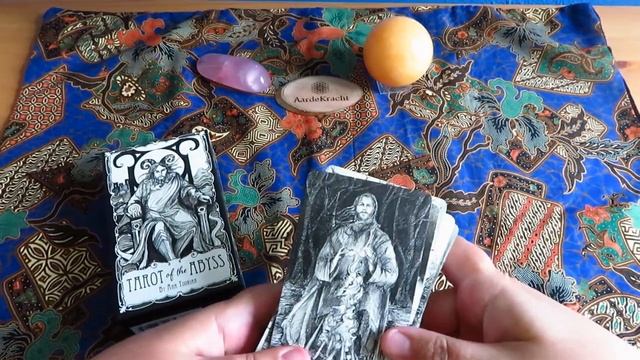 Favorite Books, Tarot and Oracle Decks April 2022 смотреть онлайн