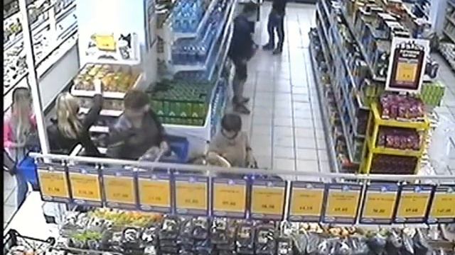 В Кирове разыскивают двоих подростков, укравших 2 банки кофе смотреть онлайн