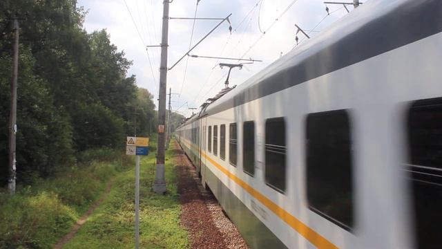 Электропоезд ЭП2Д-0122 из Бородино на Москву прибывает к платформе Театральная смотреть онлайн