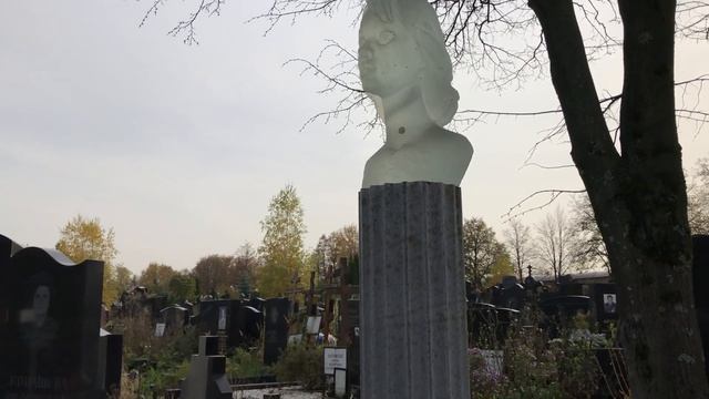 † Могила актрисы Любови Полищук на Троекуровском кладбище. Октябрь 2020г. смотреть онлайн