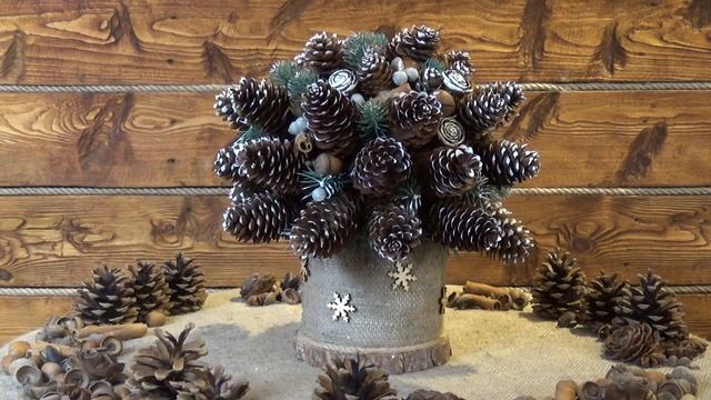 Настольная композиция из шишек сосны, ливанского кедра и макадамии Т64-B32 смотреть онлайн