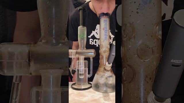 Yocan HIT in a bong (huge clouds) смотреть онлайн