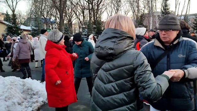 ТЫ В МОРЕ ЛЮБВИ НЕ УТОНЕШЬ, ВОТ В ЧЁМ БЕДА!???/ТАНЦЫ В ПАРКЕ ГОРЬКОГО ХАРЬКОВ ФЕВРАЛЬ 2022 смотреть онлайн