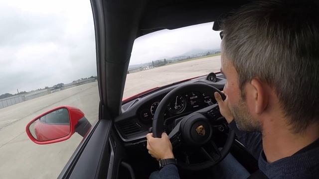 Porsche 992 Carrera S // Hotlap + Drift Mendig Airfield смотреть онлайн
