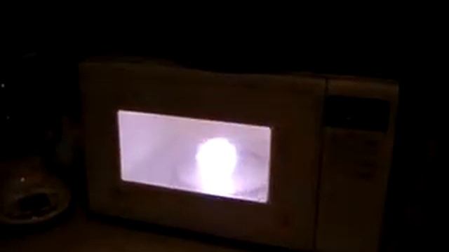 Bulb in the Oven смотреть онлайн