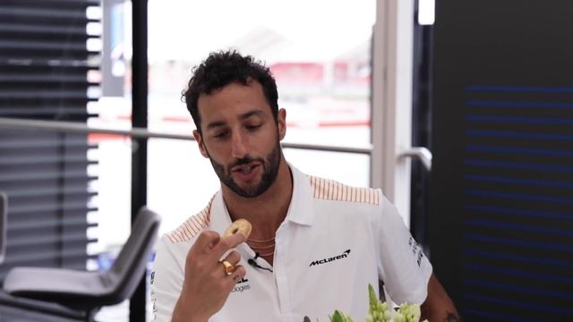 Snack Wars with Lando Norris and Daniel Ricciardo смотреть онлайн