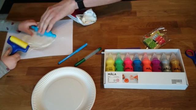 Поделка ко дню Космонавтики Луна с кратерами из теста для лепки смотреть онлайн