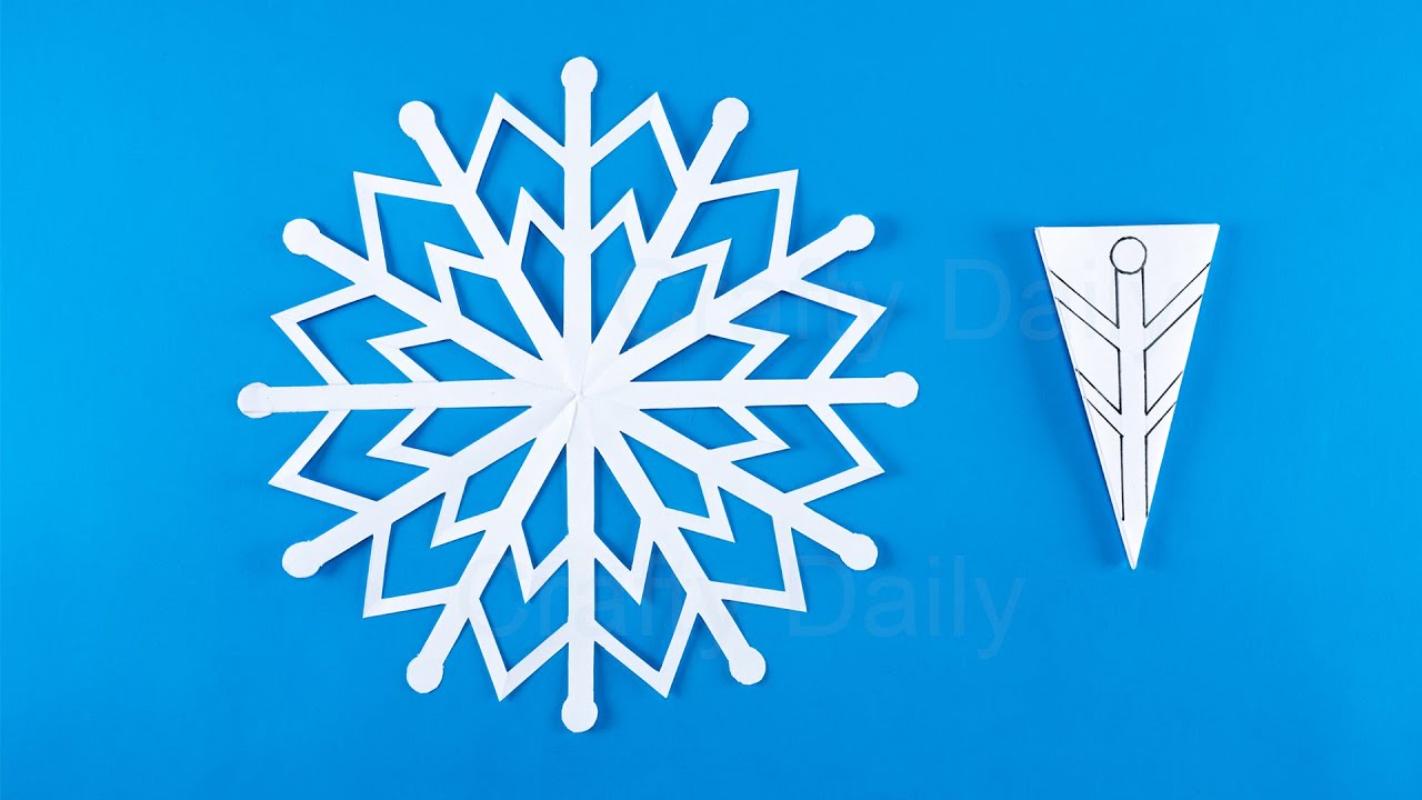 Как сделать снежинку из бумаги _ DIY бумажные снежинки _ Рождественские украшения смотреть онлайн