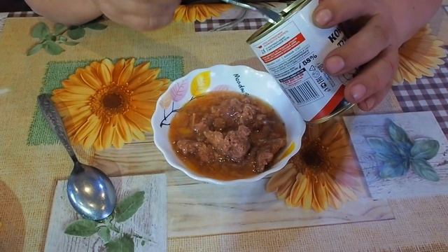 Показываю содержимое банки с кониной за 100 рублей и готовлю с нее пшенную кашу смотреть онлайн