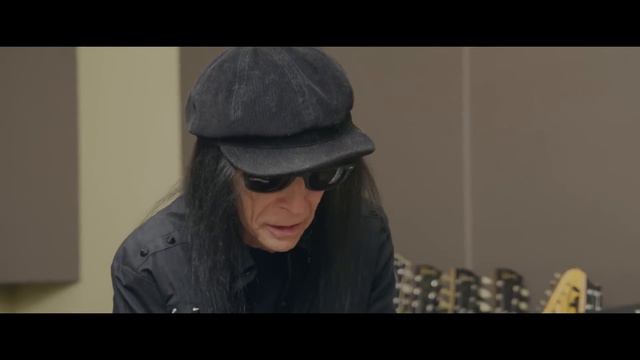 MICK MARS INVITES ME INTO HIS HOME TO SHOW ME HIS GUITAR COLLECTION смотреть онлайн