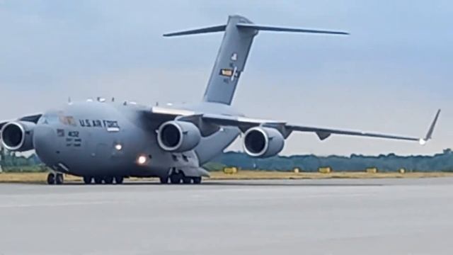 US AIR FORCE 4132 Wroclaw Airport смотреть онлайн