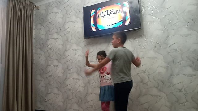 #Памирский народный традиционный танец для начинающих .Ракси Помири ,Ракси Туйена. смотреть онлайн