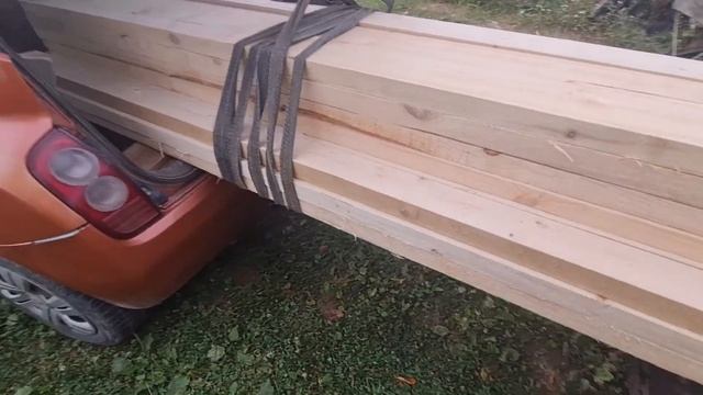 Перевезти шесть метров доски в легковом прицепе!? смотреть онлайн