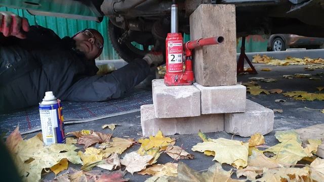 Установка задней полуоси Audi 100 C4 Quattro.