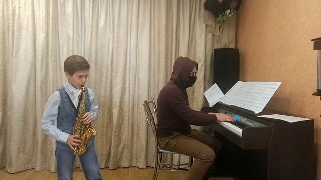 Яшков Пётр, 8 лет, саксофон, И. Шильцева Весёлый чарльстон " Моська и слон" смотреть онлайн