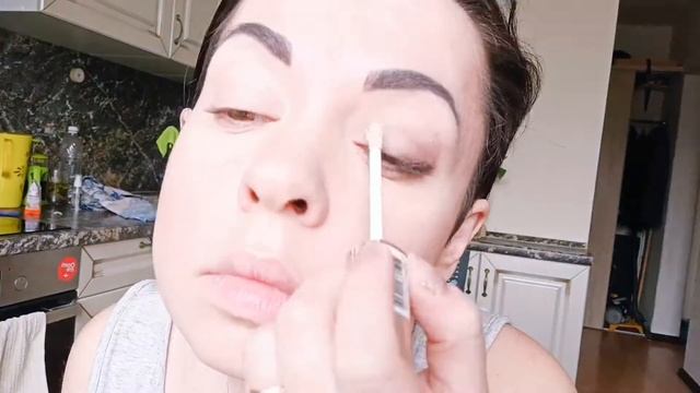 Весенний макияж. Блестки-на глазах, нюд-на губах. смотреть онлайн