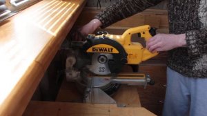 Компактная и легкая торцовочная пила   Dewalt DWS774
