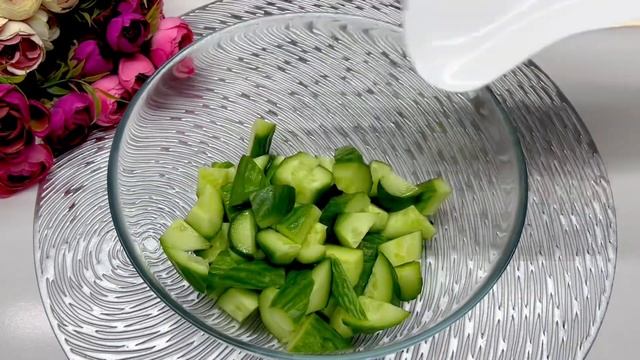 ЭТОТ САЛАТ БЕСПОДОБЕН!!! ЭТО ПРОСТО БОМБА? Быстро+ Дёшево и очень Вкусно! THIS SALAD IS INCREDIBLE! смотреть онлайн