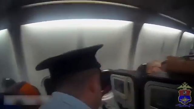 За плохое поведение выходим из самолёта смотреть онлайн